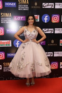 Tejaswi at SIIMA Awards 2021